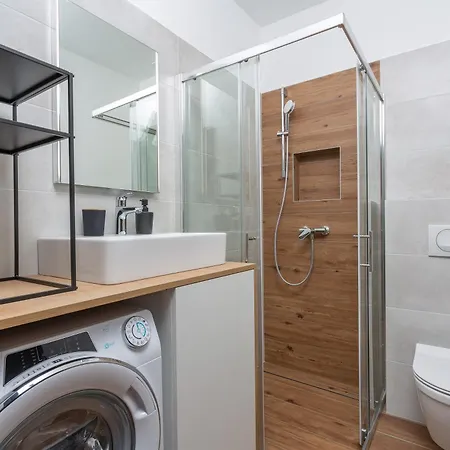 Small Village Apartman Brusici