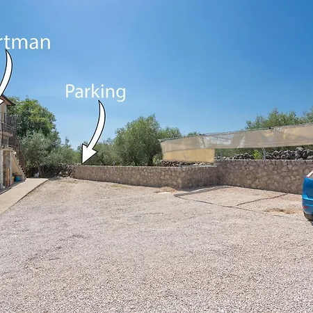 דירה Small Village